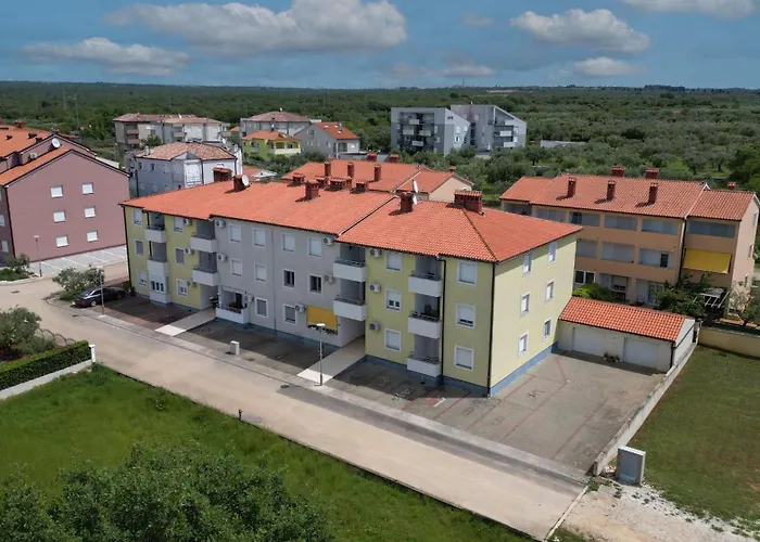 La E Bella Apartament Peroj