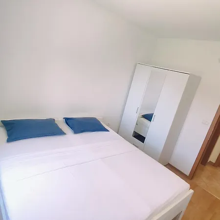 Apartment La E Bella