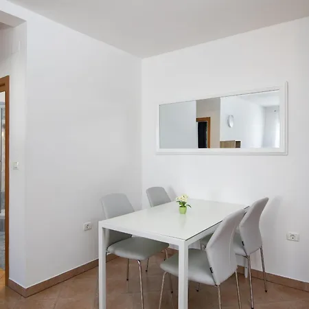 Apartment La E Bella