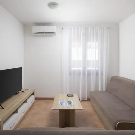 La E Bella Apartment Peroj
