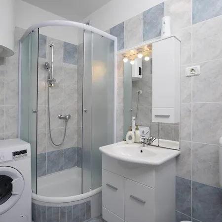 La E Bella Apartment Peroj