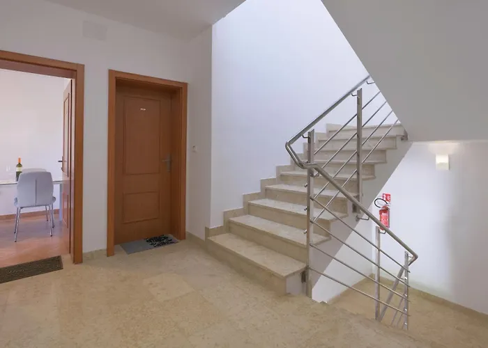 La E Bella 페로이